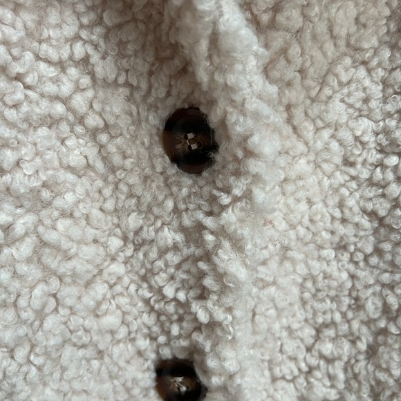 Shinestar Sherpa cream trench coat w lining, tortoise shell buttons. Belt - Picture 4 of 12